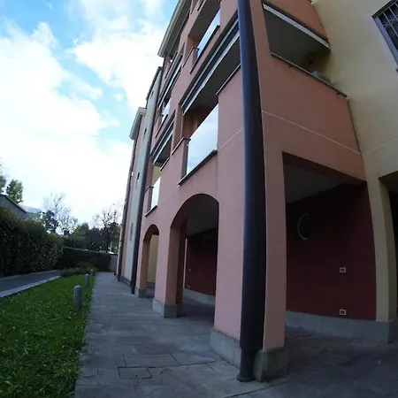 Vimodrone Apartment * فيمودْروني