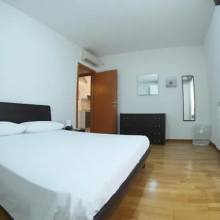 Apartament Vimodrone Apartment *