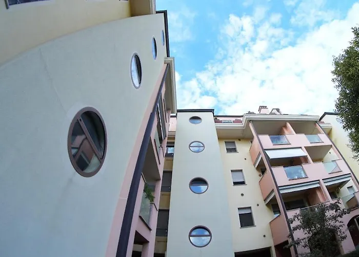 アパート Vimodrone Apartment *